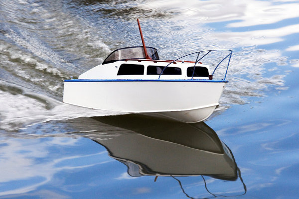 Image of R/C Cabin Cruiser