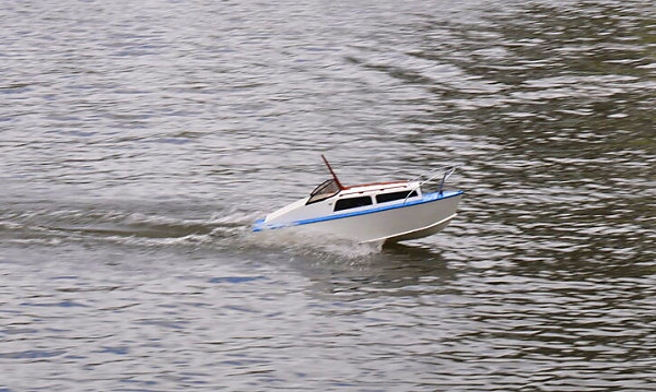 Image of R/C Cabin Cruiser