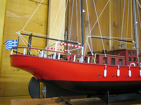 Image of Scale 1:43 Mantua Trotamares: Sailing Motor Yacht