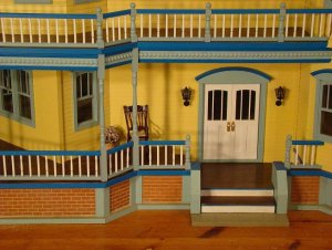 Queen Anne Dollhouse 025a.JPG