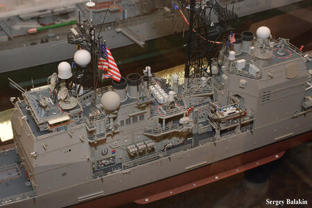 Модель американского крейсера «Винсеннес» (типа «Тикондерога»).jpg