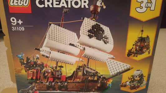 Lego Pirate SHip (1).jpg